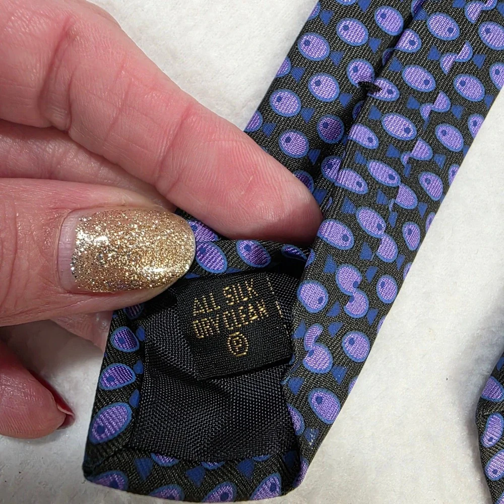 J. McLaughlin Mens Purple Silk Fish Pattern Classic Necktie Made in USA